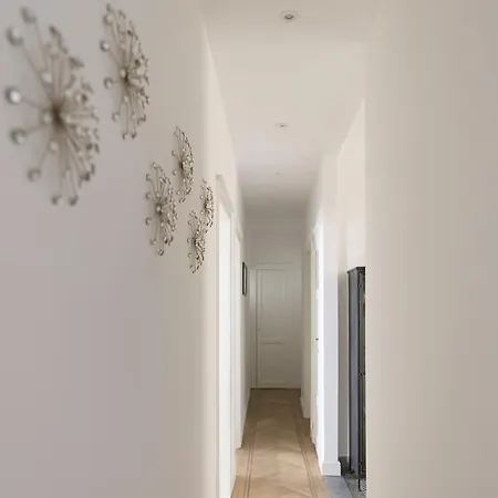 Roaring 20's Meir Apartment