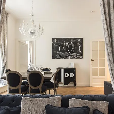Roaring 20's Meir Apartment