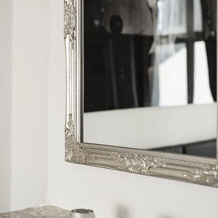Roaring 20's Meir Apartment